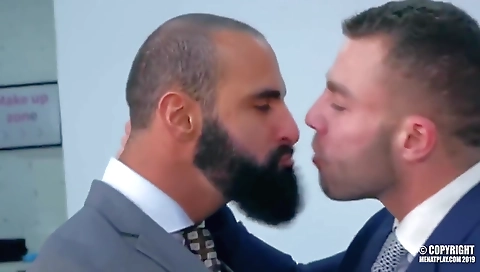 Married guy gets a cum after arrested