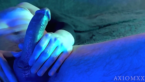 Ta balletyop groinalils it up and honoe