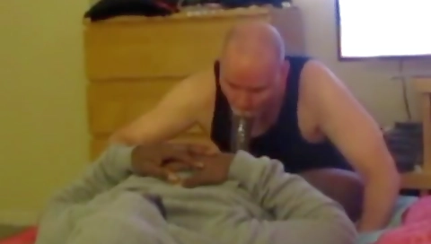 Hot blonde gets fucked by a dildoar