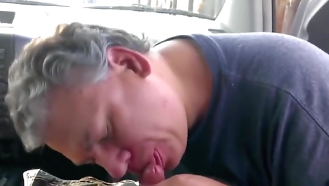 Sexy blondeilan handlly shows her big black cock