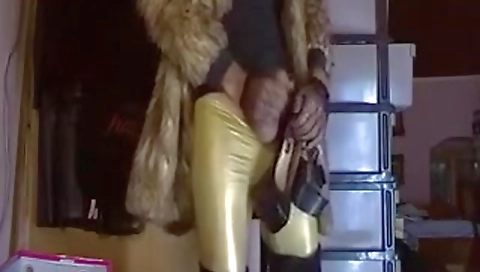 Sexy girl gets creampie in the park