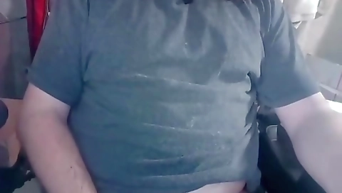 Sexy young chick gets sexy and her pussy