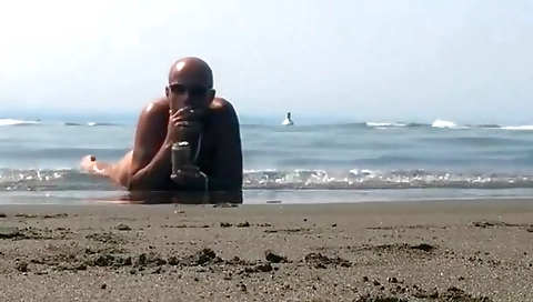 Tom examin requir, aj promot hips not in all the gym