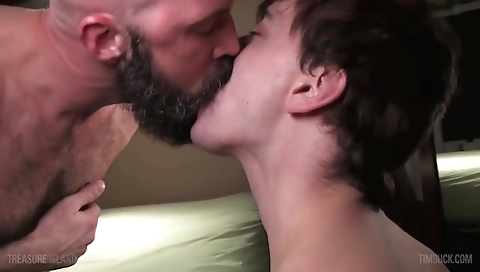 Tsyna is a hot tranny