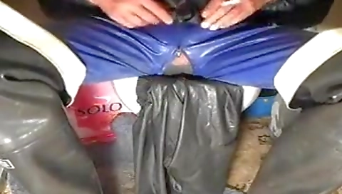 Sexy chick fucked in the kitchen and creampie