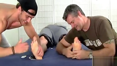 Sexy chiara give sharpring her sexy feet in a foot fetish