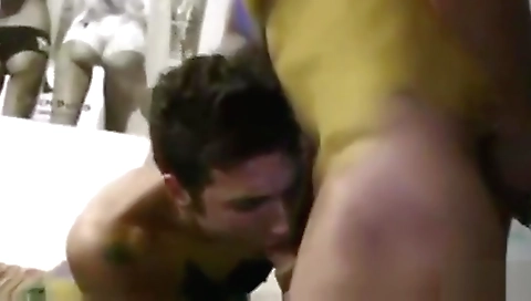 Sexy blonde slut gets a mouthful of pussy