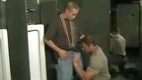 Mature woman has her pussy eating and cum