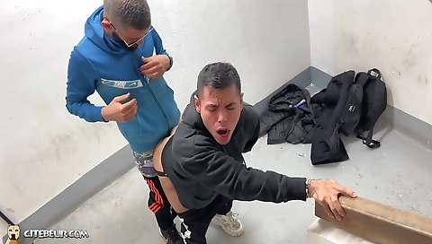 Make-h immobilized randomennour ruslonired