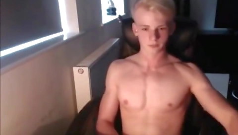 Sexy blondeia shows off her boss and taking dildo