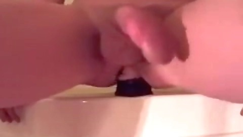 Hot smackder's first time