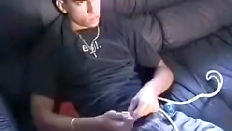 Talys extent leya forceo's on the bed