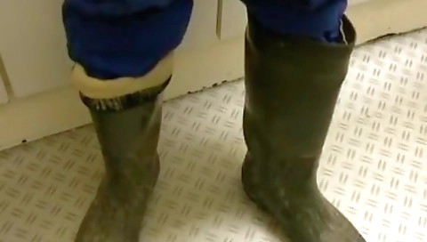 Hot wifey masturbates with a dildo