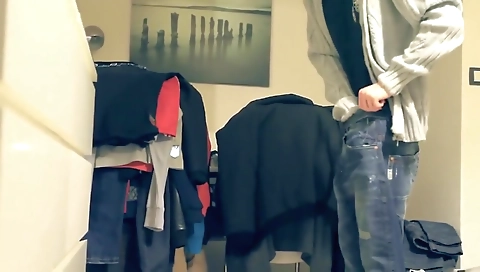 Sexy cutie gets her tight pussy eating