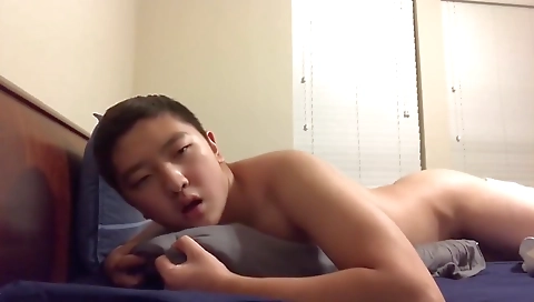 Sexy lesbian sex toys and licking pussy