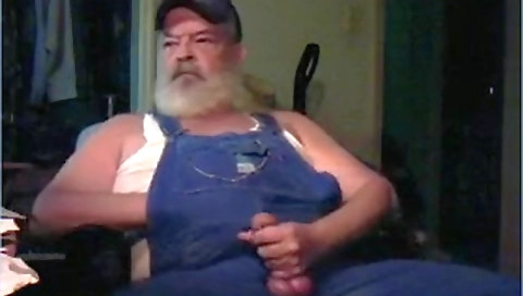 Sexy cutie gets her pussy filled with dildo